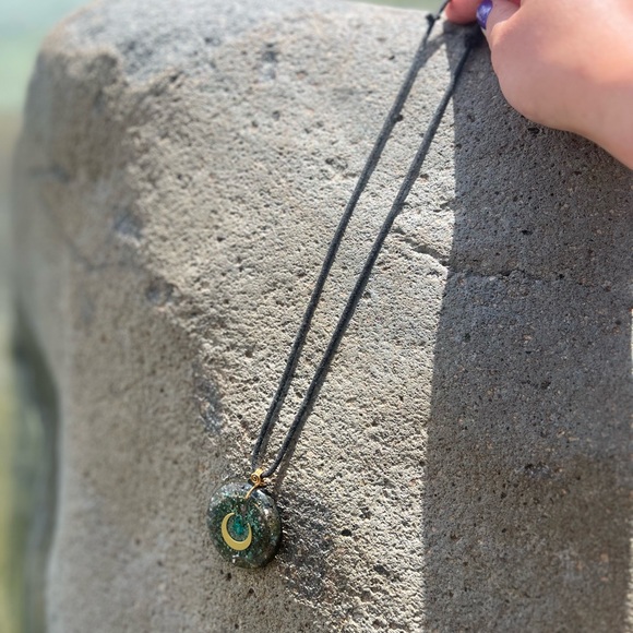 Sacred Healing Pendant (Luna)! GORGEOUS AND PROTECTIVE!!! - Picture 9 of 9